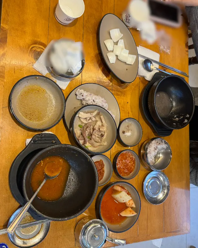 깔끔하게 비워진 뚝배기