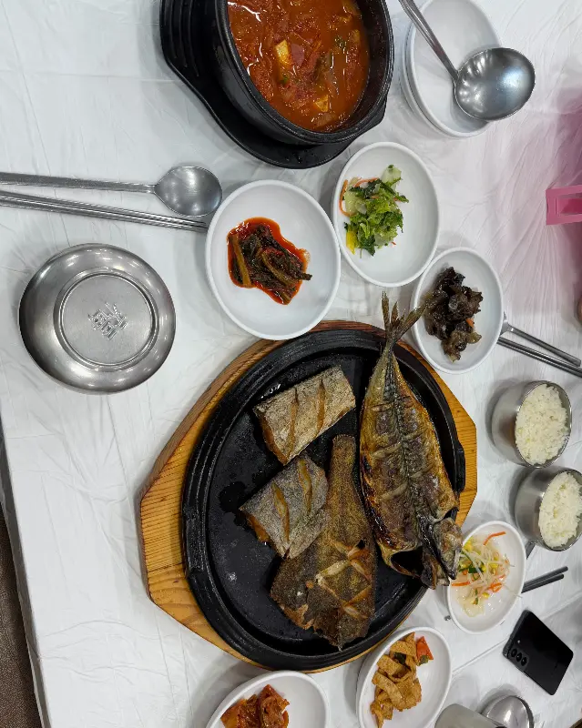 천변밥집의 한상차림