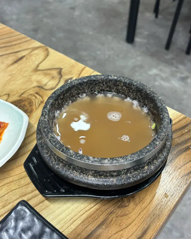 돌솥에 담겨 나오는 숭늉