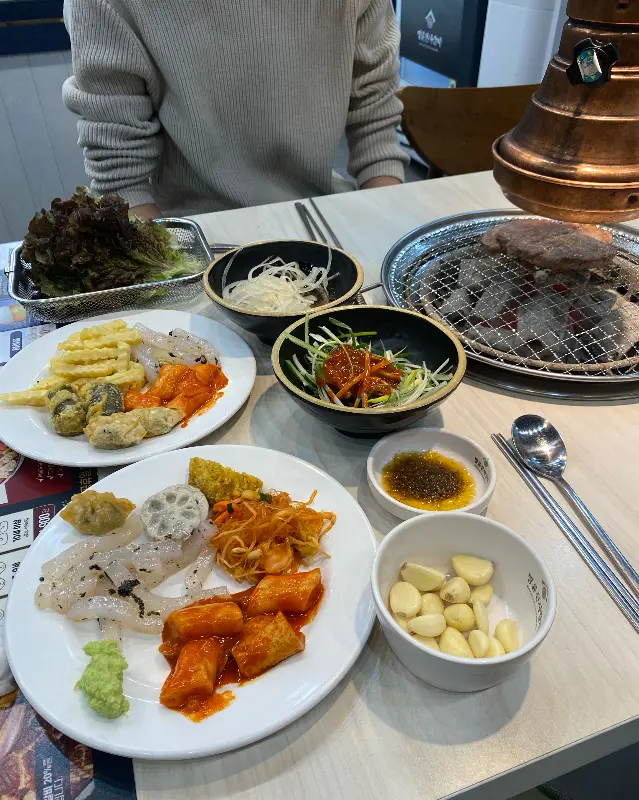 다양한 샐러드바 메뉴