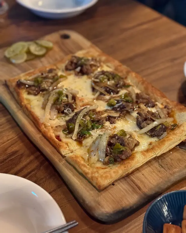 페스츄리 피자의 환상적인 비주얼