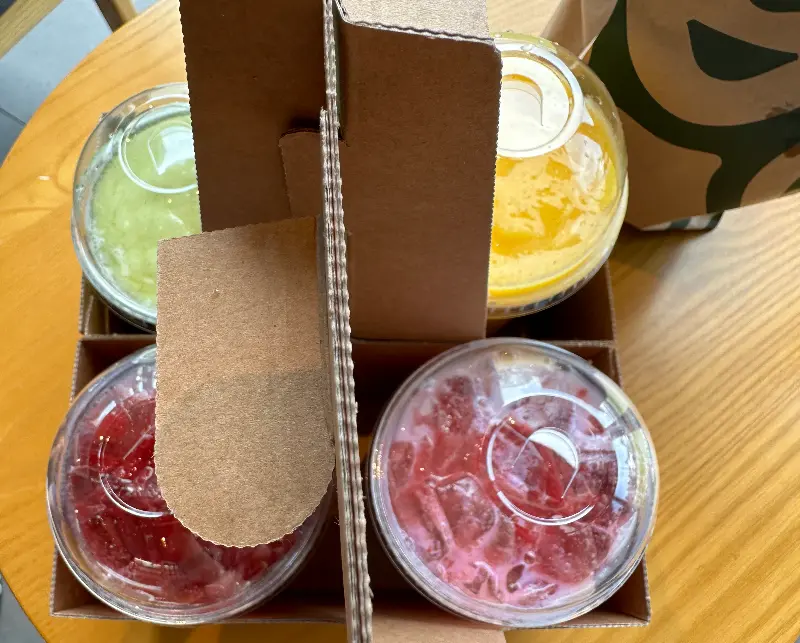 자몽 망고 코코 프라푸치노와 생크림 크레이프롤