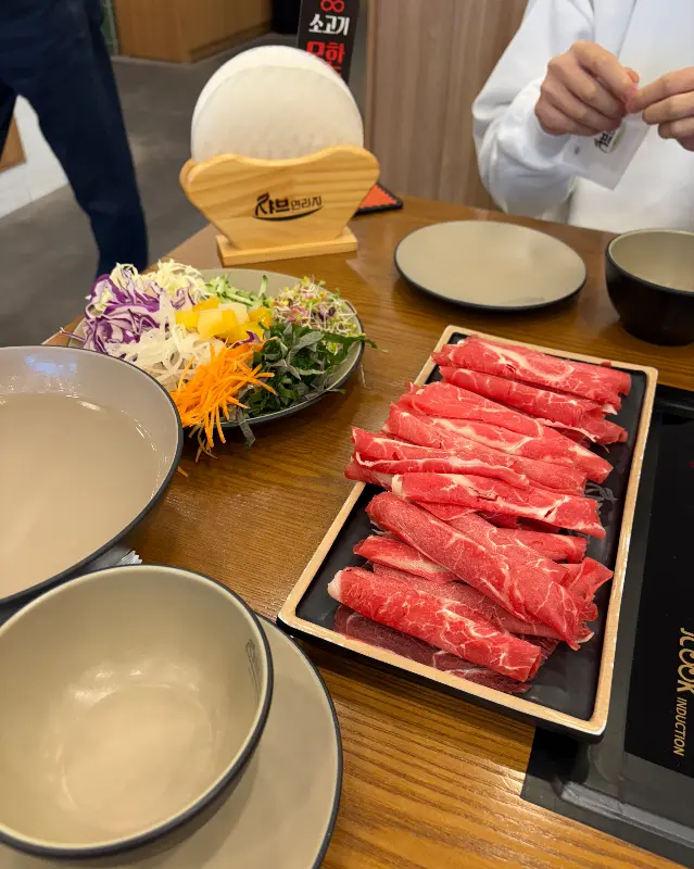 샤브샤브에 넣을 신선한 채소 모듬