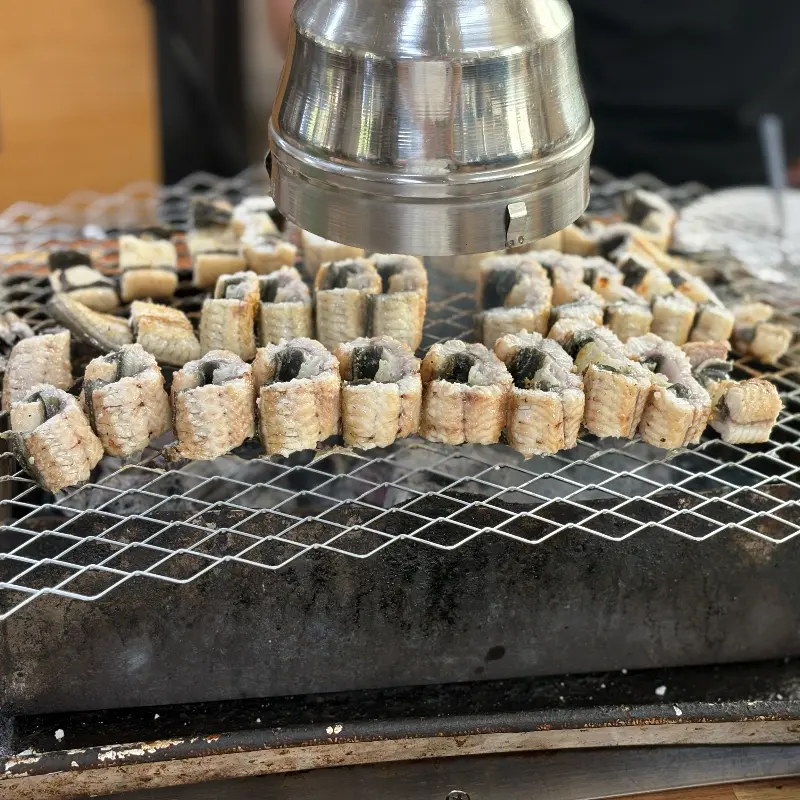 노릇하게 구워진 장어 단면
