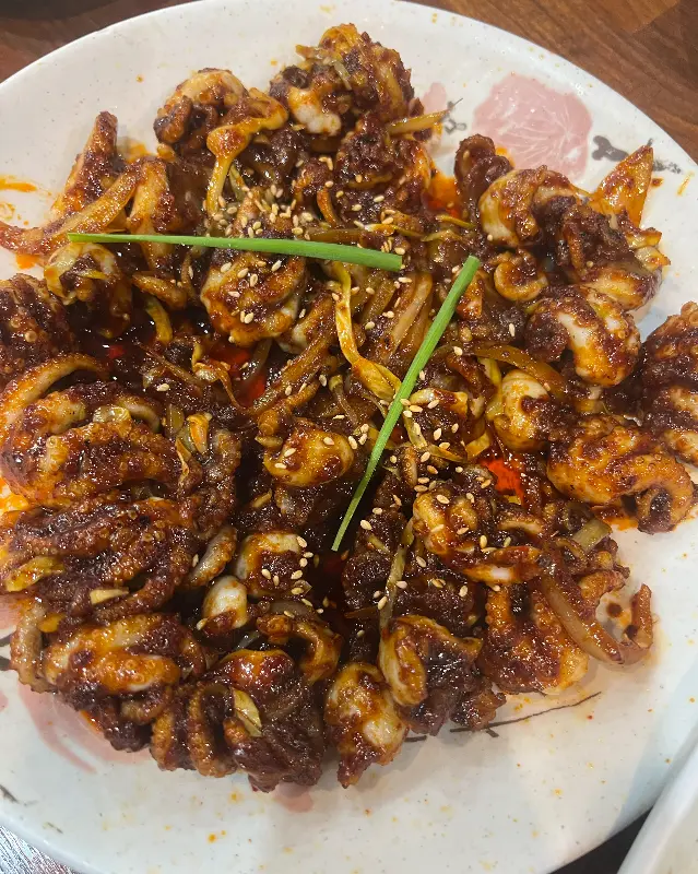 윤기가 자르르 흐르는 만복이쭈꾸미볶음