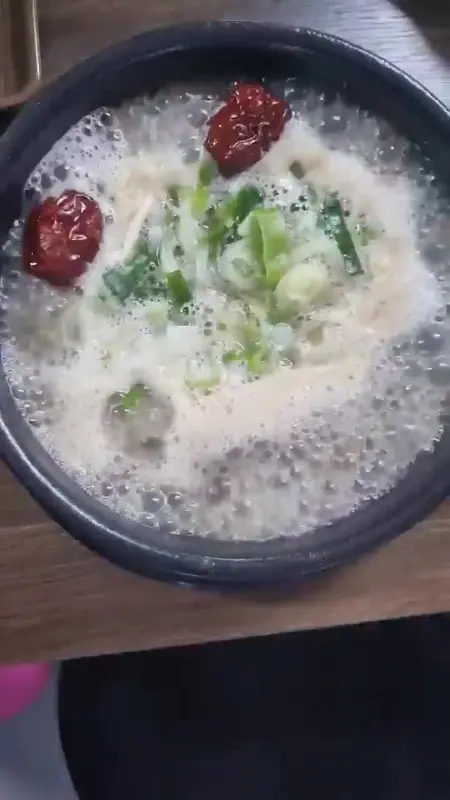 보글보글 끓는 곰탕