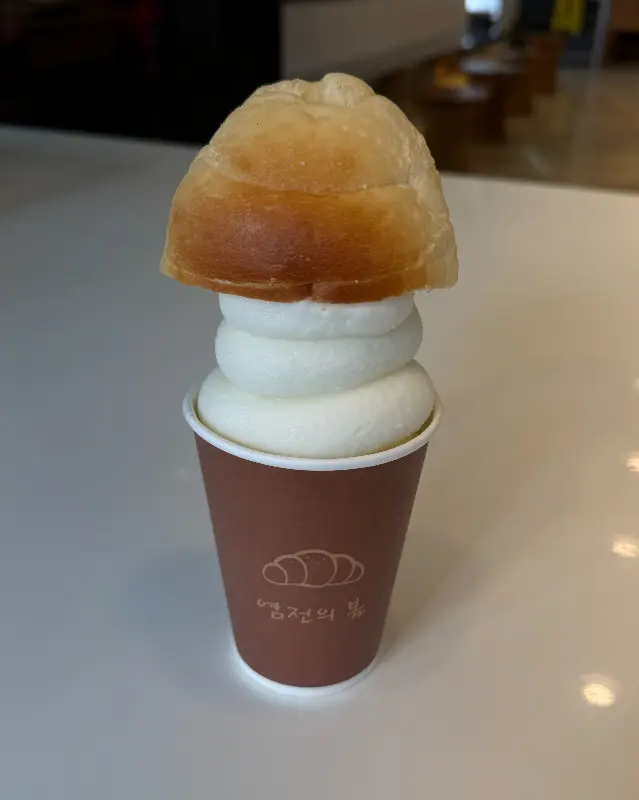 소금빵 아이스크림 근접샷