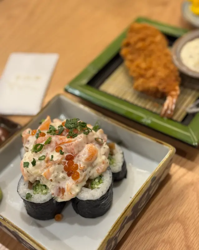 연어 타르타르 마끼