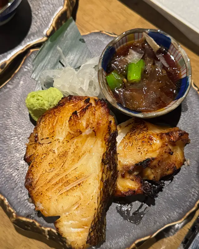 윤기가 흐르는 메로구이