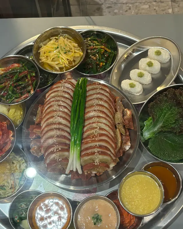 푸짐한 족발 한 상