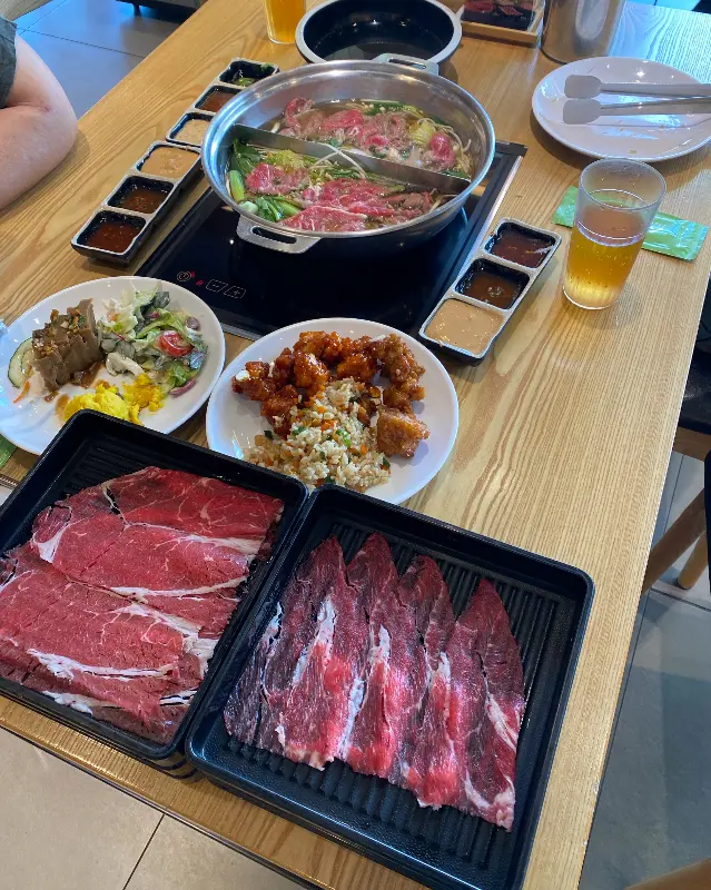 샤브20 부산가야점 테이블 전체샷