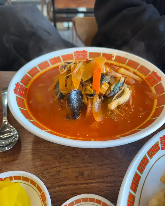 해물이 듬뿍 들어간 칼칼한 해물짬뽕