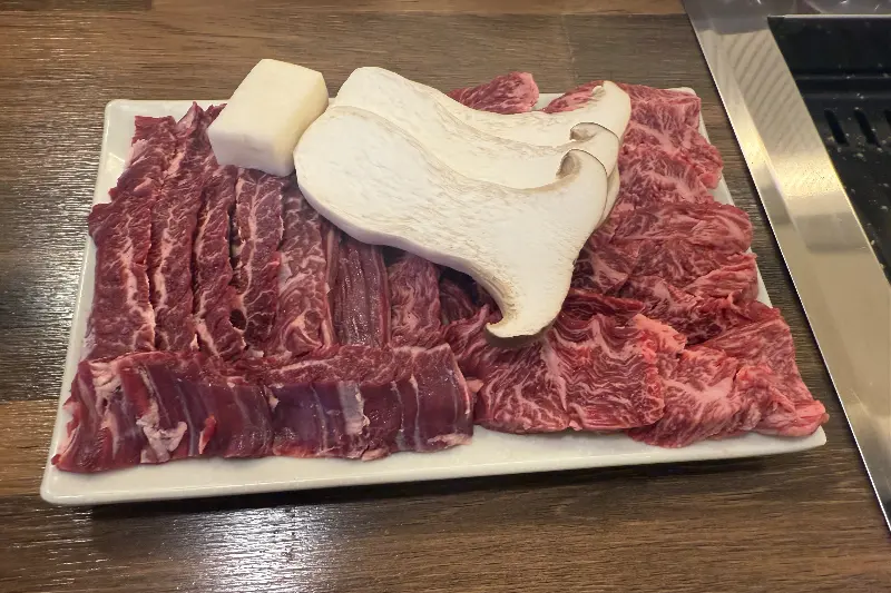 고기, 떡, 버섯의 조화