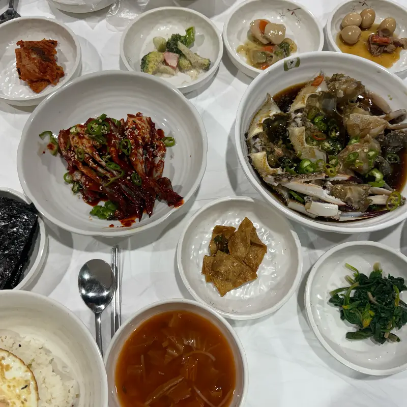 게장 정식 한 상 차림