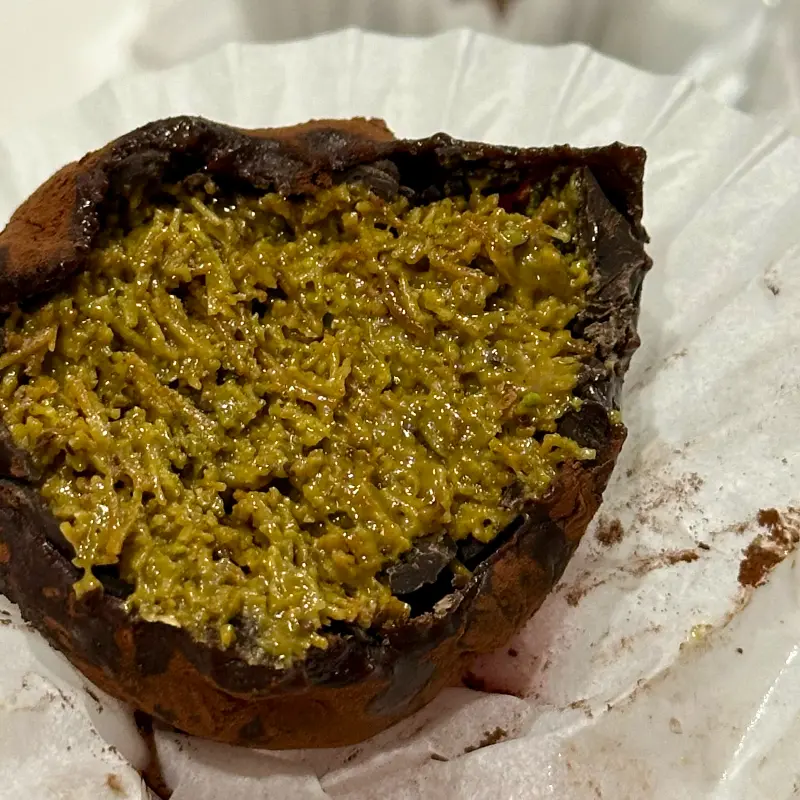 단면을 드러낸 두바이 쫀득 쿠키