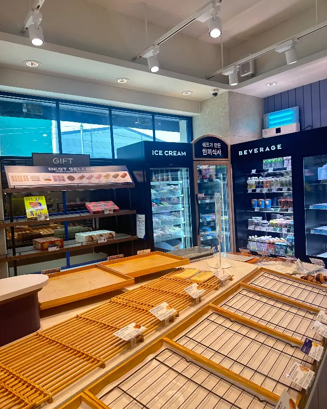 매장 내부 전경