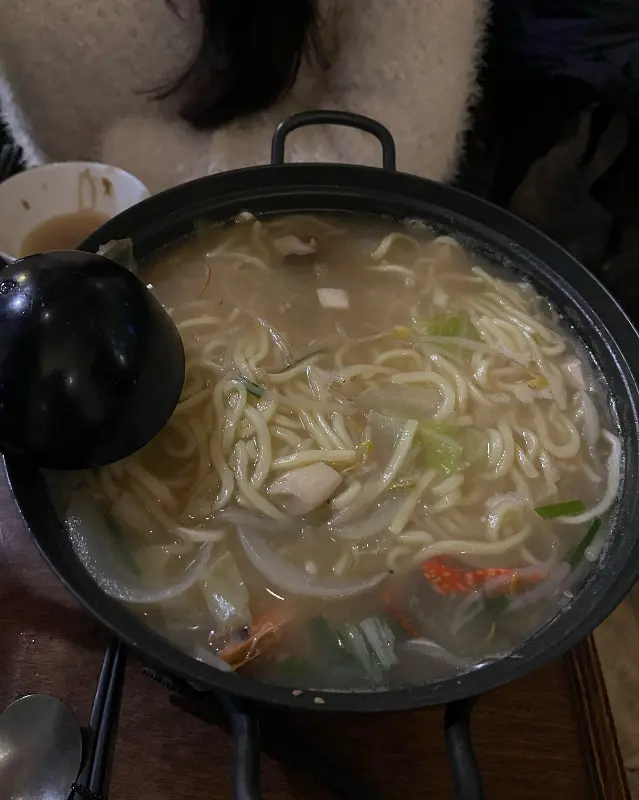 푸짐한 해산물이 들어간 짬뽕