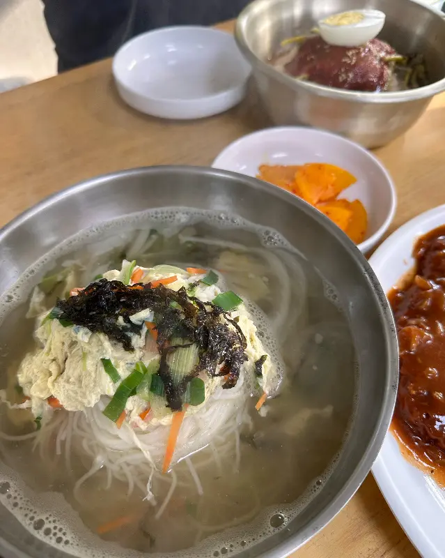 열무국수와 돈까스 한 상 차림