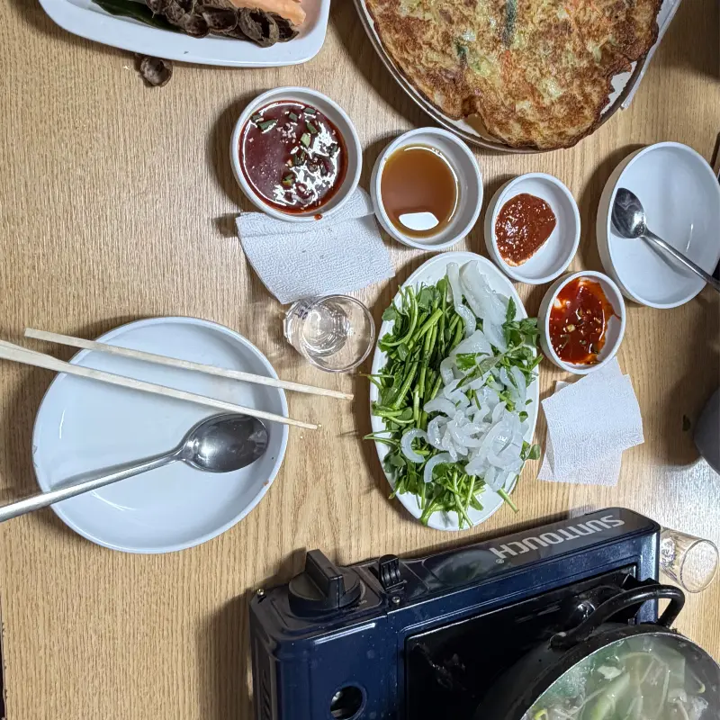 싱싱한 한치회와 다양한 안주들