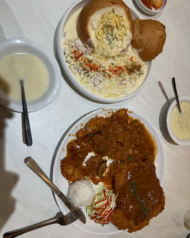 빠네 파스타와 돈까스의 조화