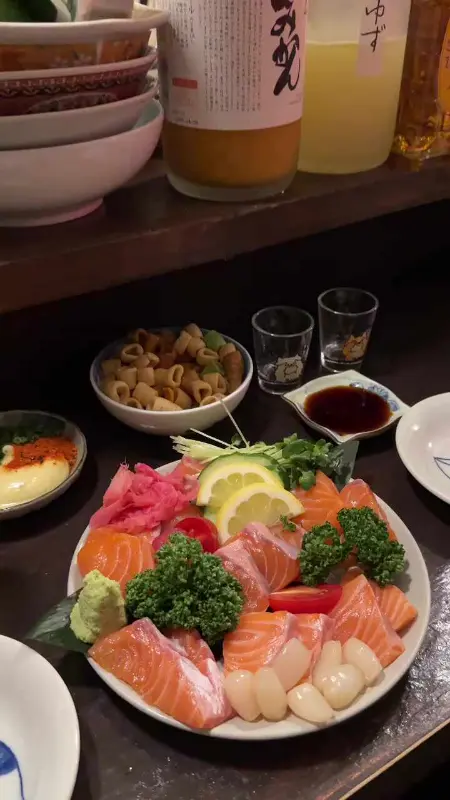 다시 봐도 먹음직스러운 연어 사시미