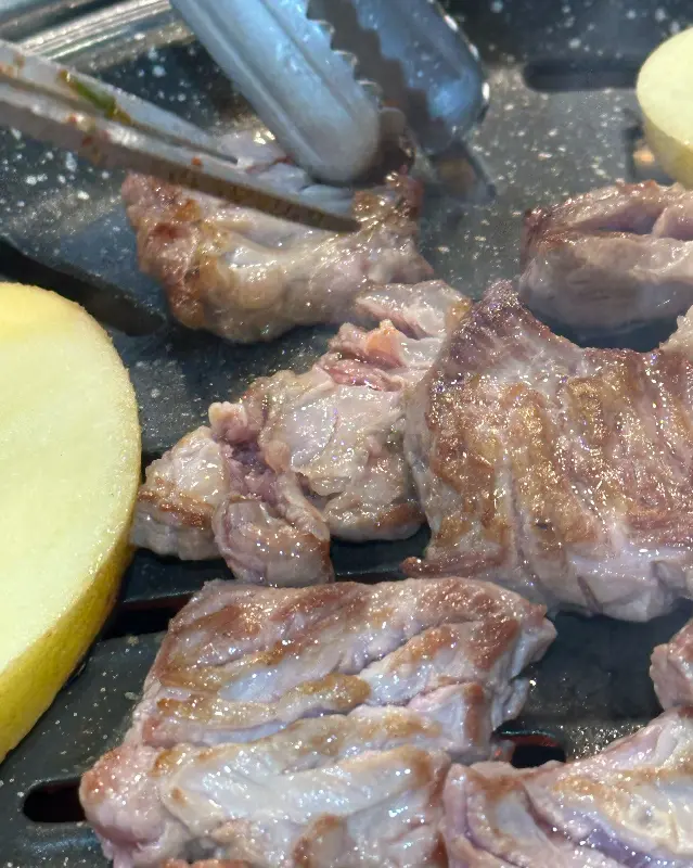 흑돼지 갈매기살 한 점