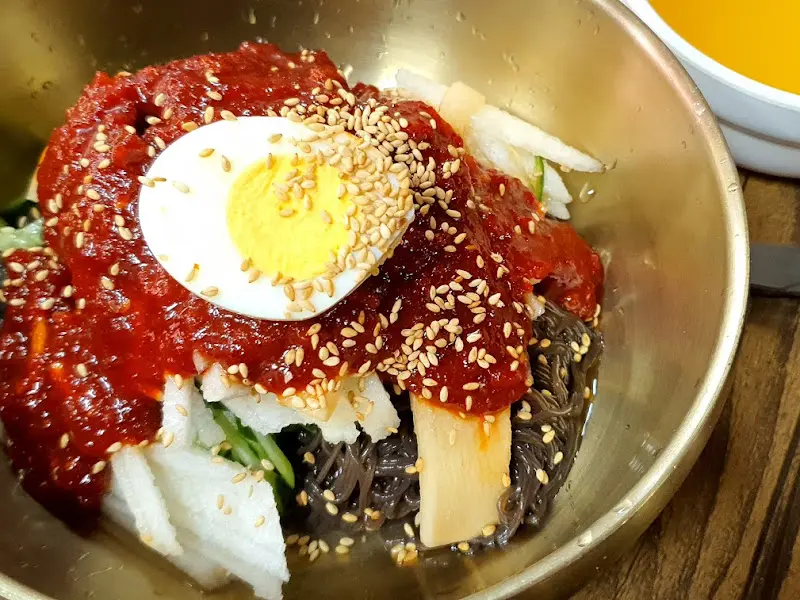 매콤달콤 비빔냉면