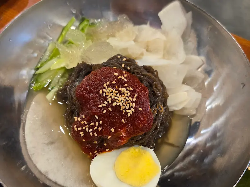 매콤한 비빔냉면