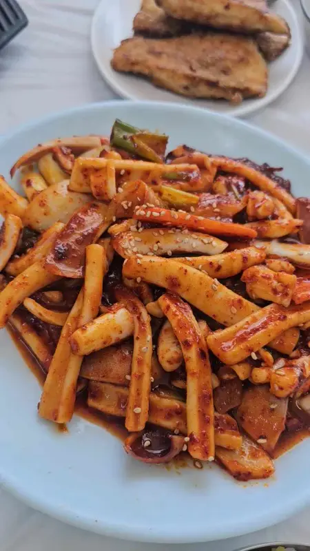 오징어볶음과 가자미구이