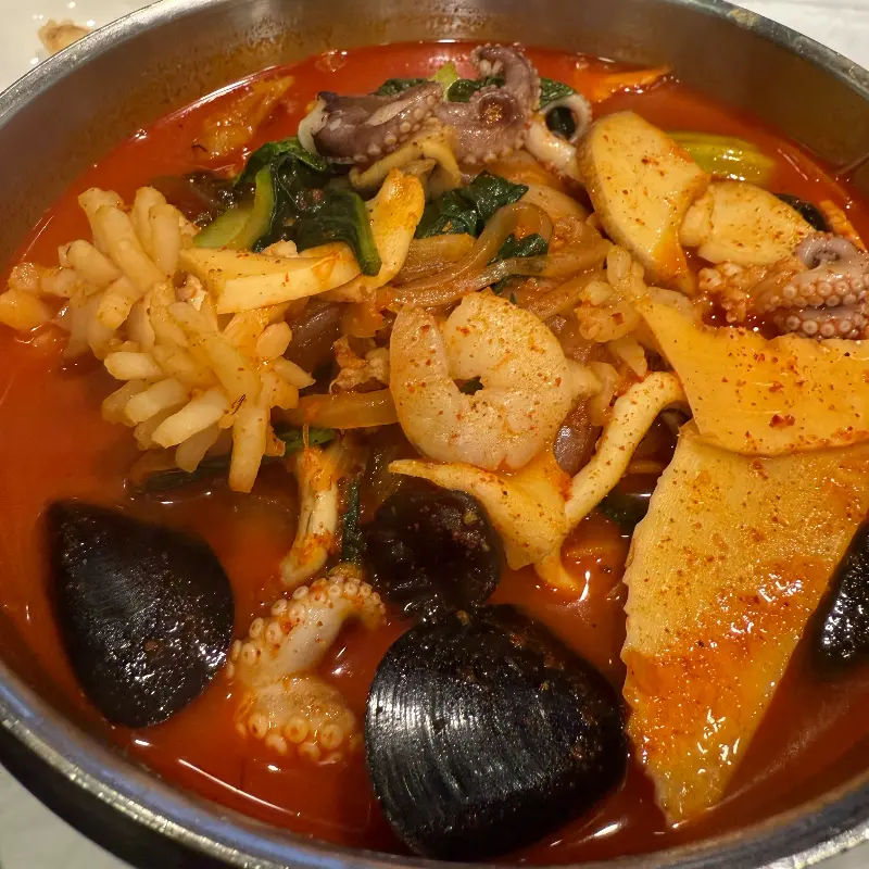 싱싱한 해산물이 가득한 짬뽕