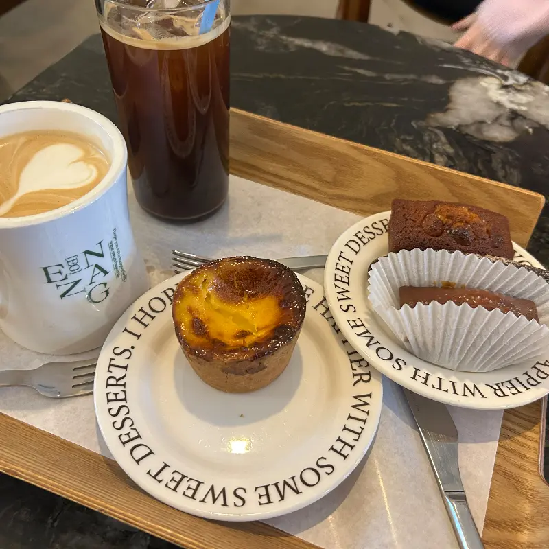 에낭의 다양한 구움과자 사진