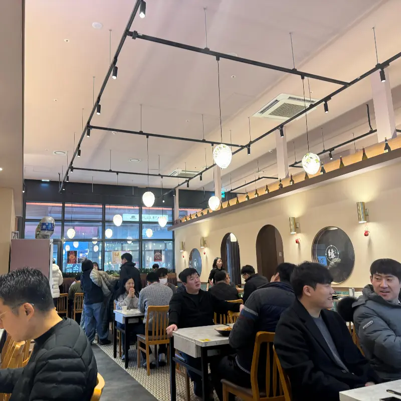 넓고 쾌적한 매장