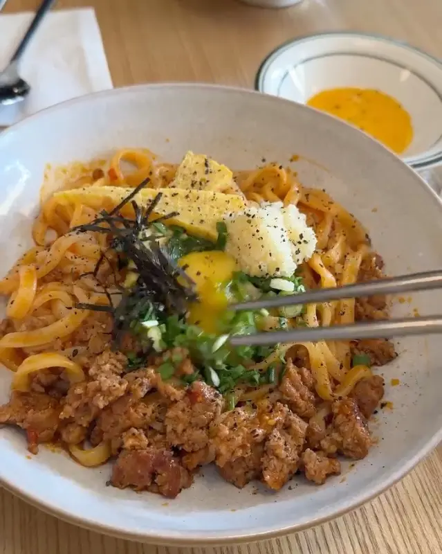 도토리 된장 고기국수