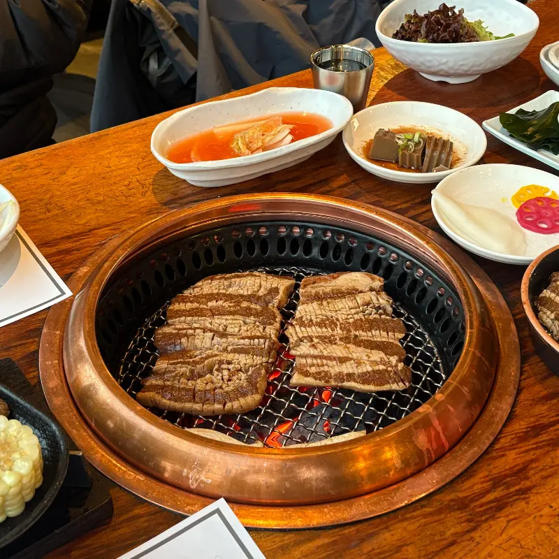 숯불에 구워먹는 돼지갈비