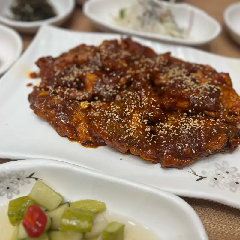 윤기가 흐르는 뽈구이