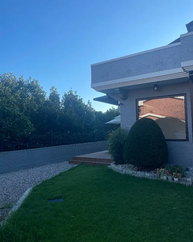 인디파사드 외부 전경