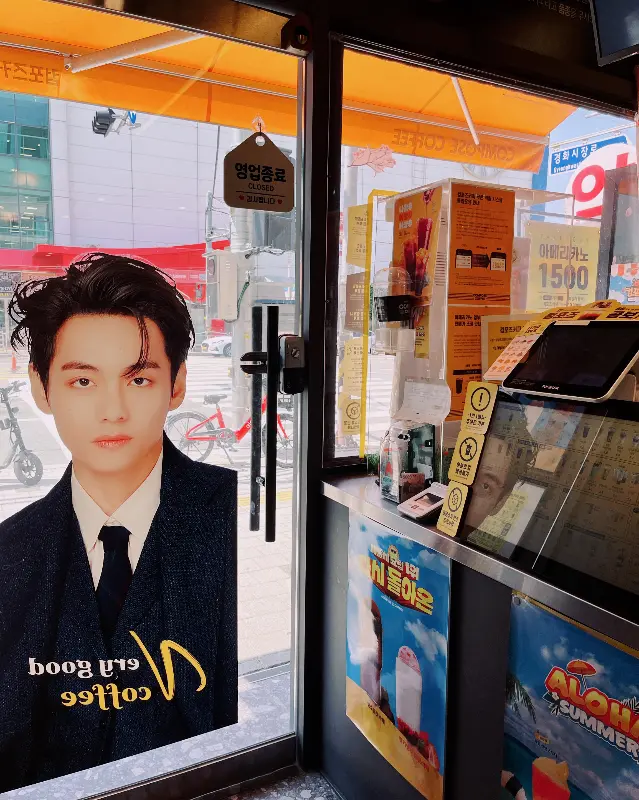 컴포즈커피 대월점 내부