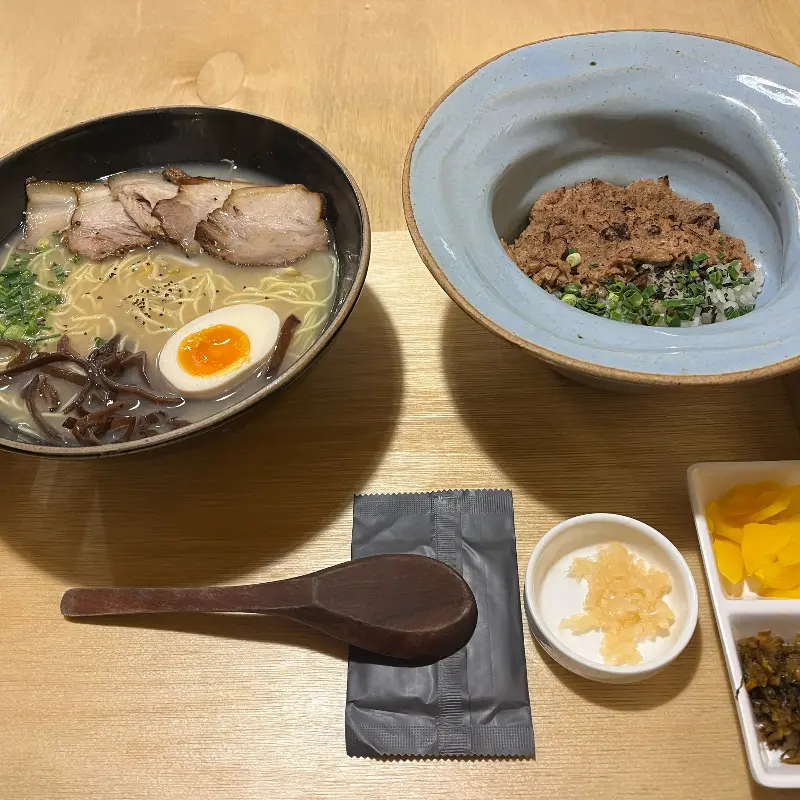 깊고 진한 육수가 일품인 돈코츠 라멘