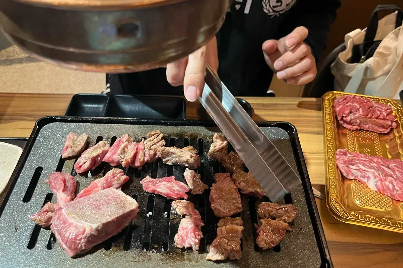 소고기 굽는 모습