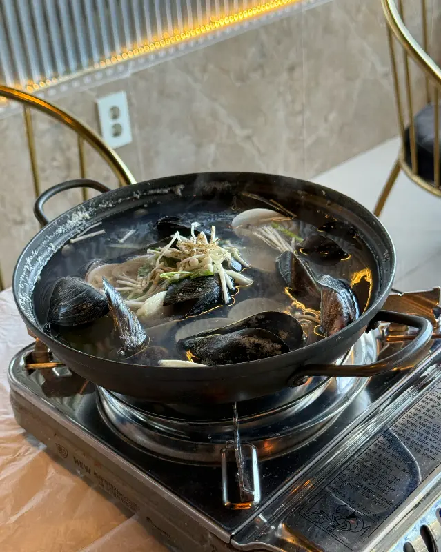 시원한 국물이 일품인 조개탕