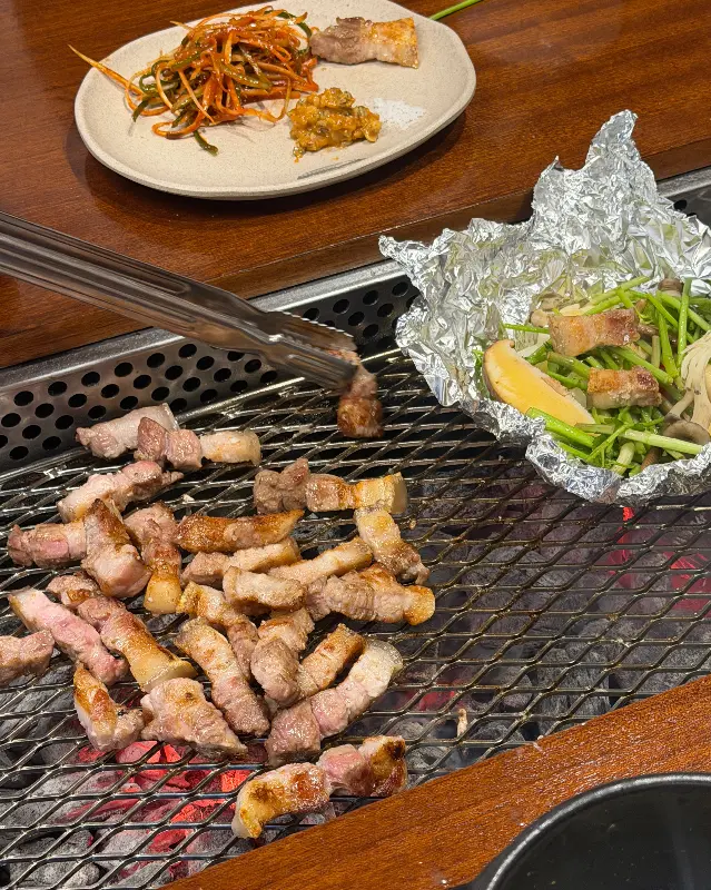 숯불에 구워먹는 흑돼지