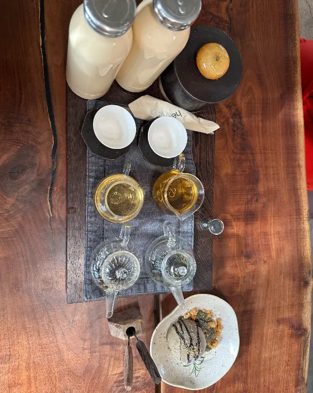 차와 디저트 세팅