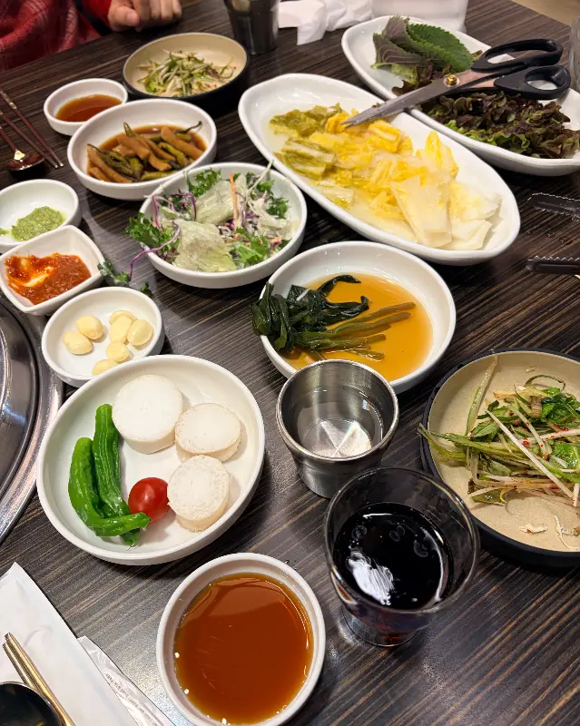 푸짐하게 차려진 한 상 차림