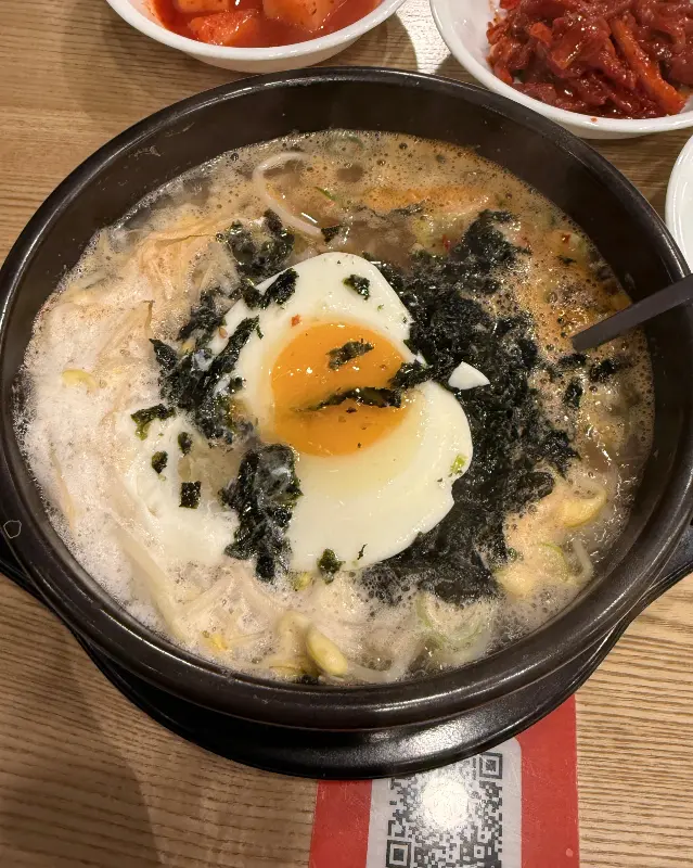 계란이 퐁당 들어간 콩나물 국밥