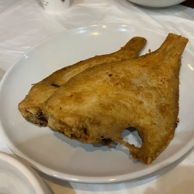 노릇하게 구워진 가자미 구이