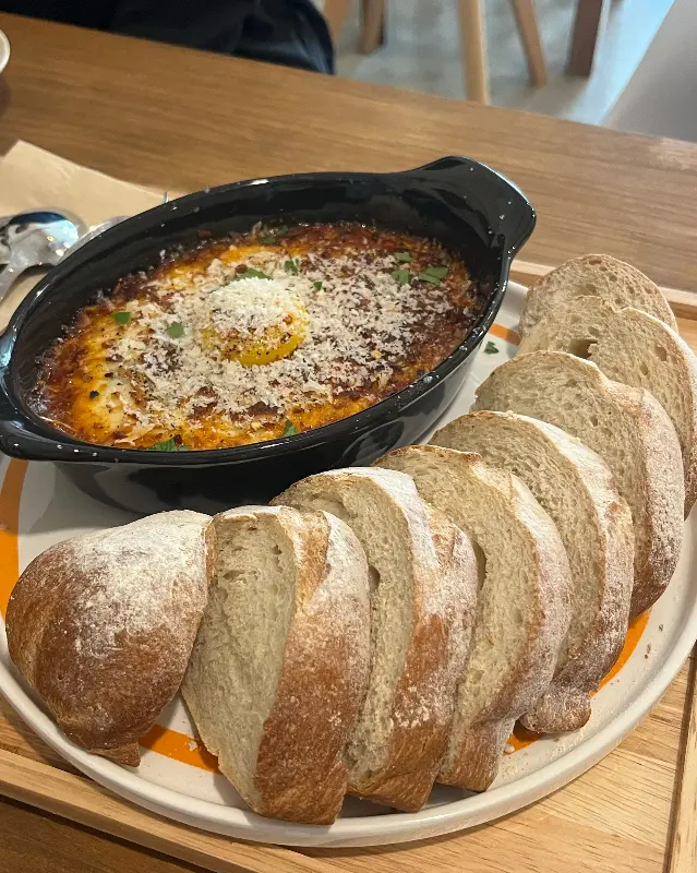 샥슈카와 쌀 깜빠뉴