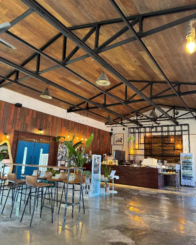 카페 내부 전경