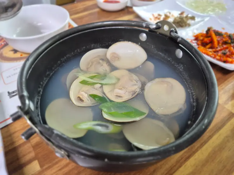 시원하고 깔끔한 백합 탕