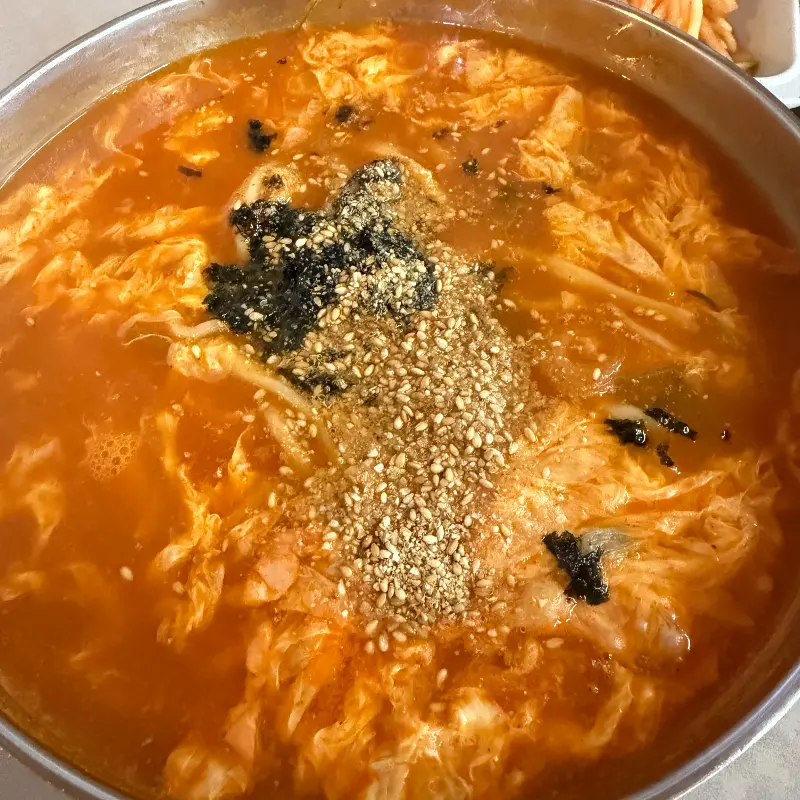 계란이 듬뿍 들어간 장칼국수