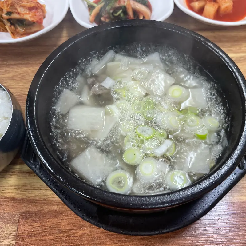 소고기뭇국과 반찬